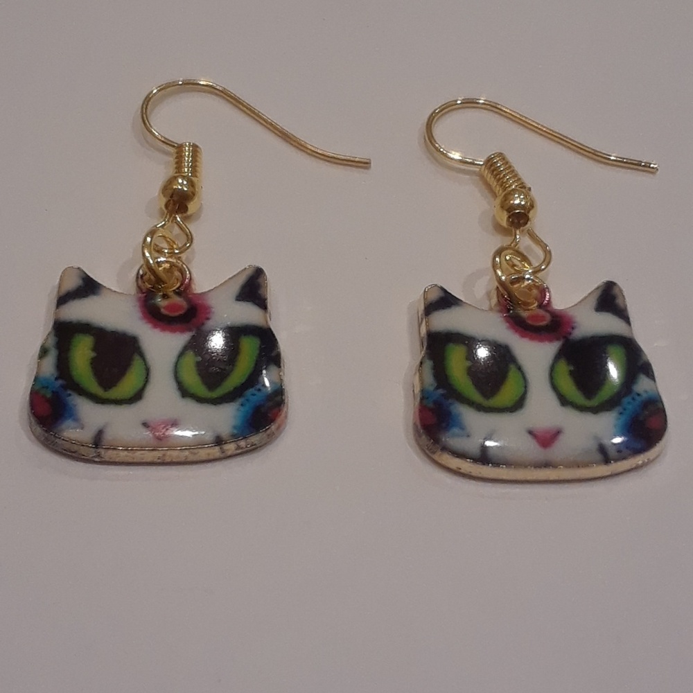 Handmade Beautiful Cat Dangle Drop Earrings - Picture 1 of 1